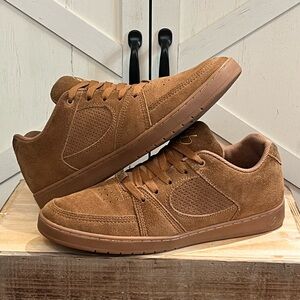 eS Accel Slim Brown & Gum Skate Shoes  Size 9